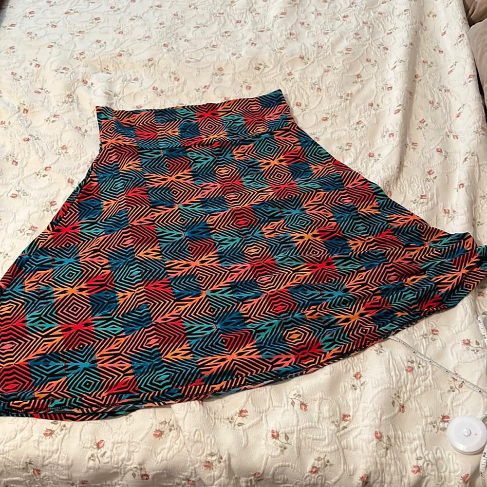 Pattered L LuLaRoe skirt